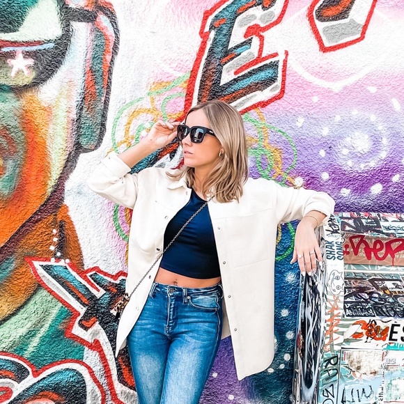 Meet your Posher, Megan Bridges with Peaches One Stop Shop 🌞 - Picture 5 of 16